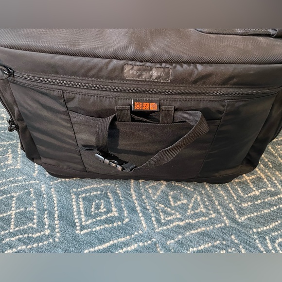 Lowepro Camera Bag, Magnum 650 AW - Picture 8 of 10